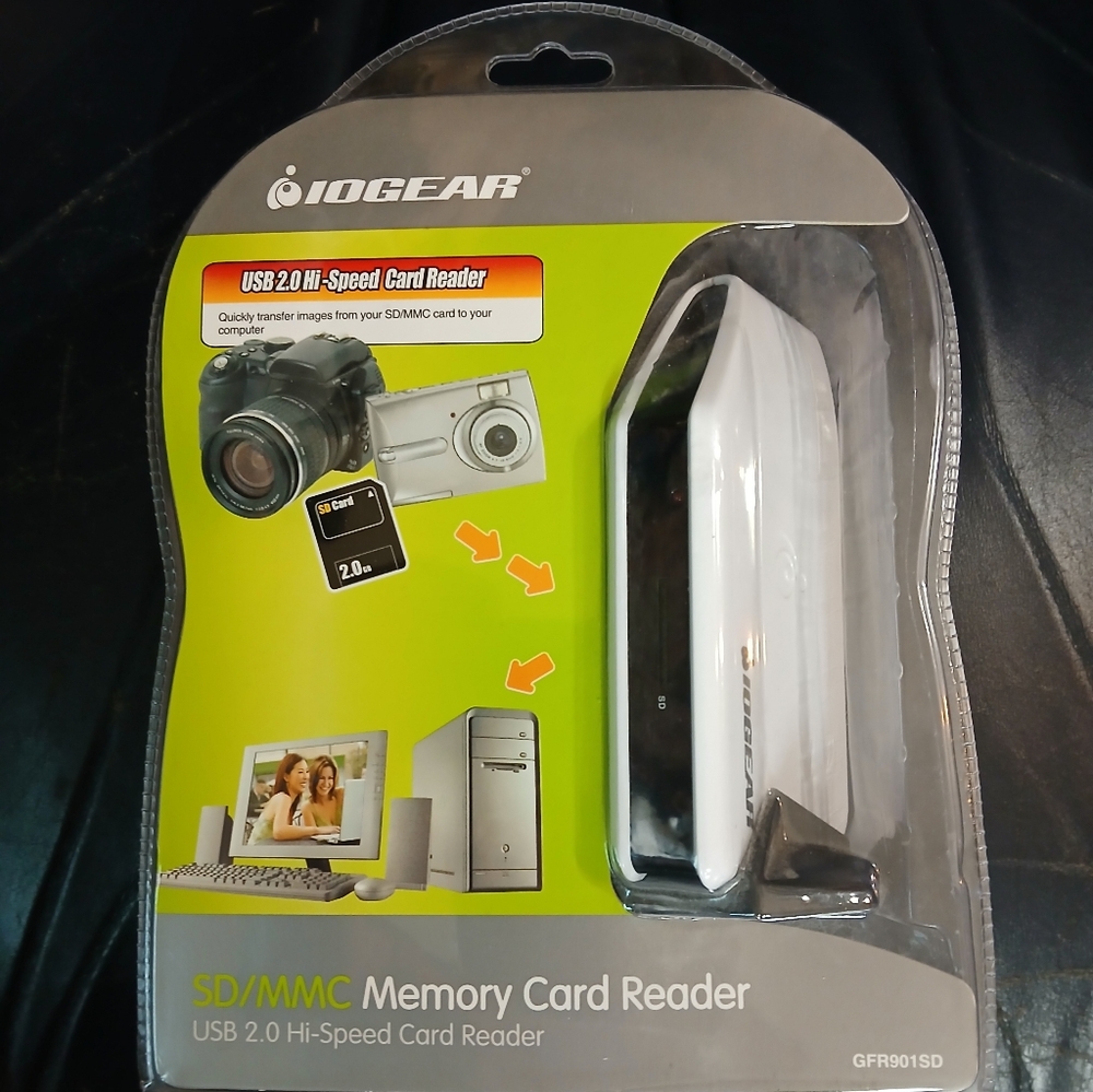 IOGEAR USB 2.0 HI-SPEED CARD READER. SD/MMC MEMORY CARD READER